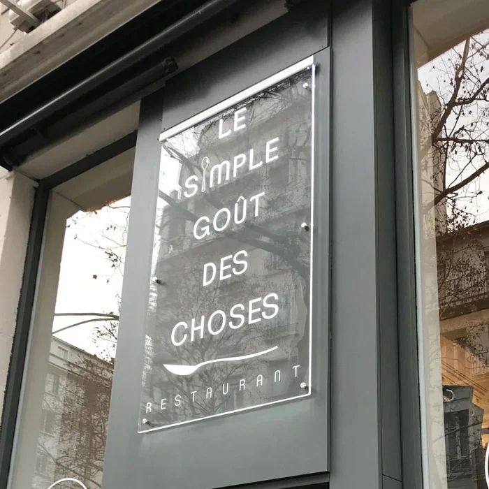 enseigne-plexiglass